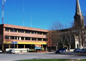 Inconvenientes eléctricos en el Centro Cívico afectan la atención en Licencias y Comercio
