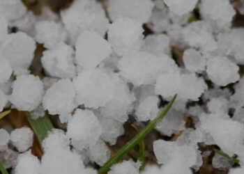 Qué es el graupel que podría caer en la costa sudeste de la Provincia: la diferencia con la nieve