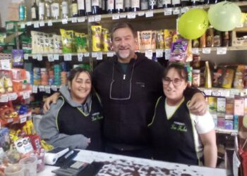 Juan Bonaura y 38 años de “La Farola”: Una vida de barrio detrás del mostrador