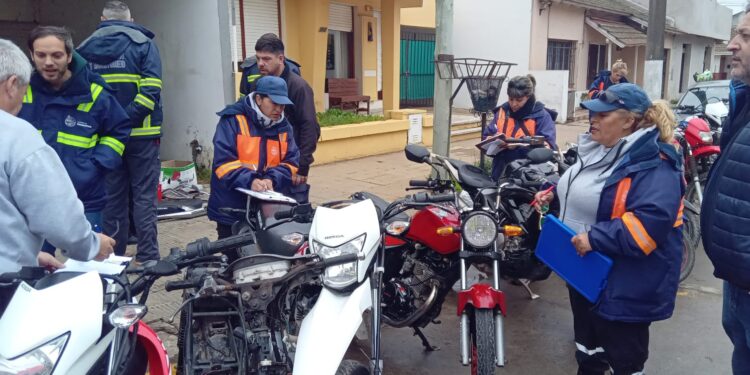 Secuestro de moto vehículos y escapes antirreglamentarios. Hay 5 aprehendidos, despues de varios allanamientos