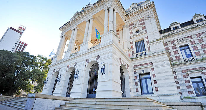 La Provincia mantiene el feriado pese a que el Gobierno oficializó la eliminación por decreto.