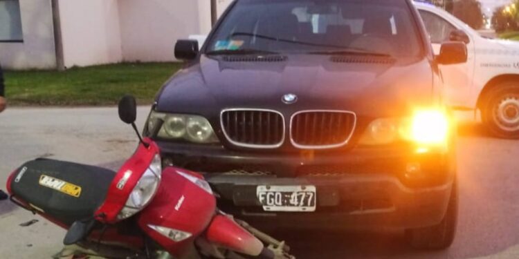 Motociclista Hospitalizado tras Colisionar con un BMW en Necochea.