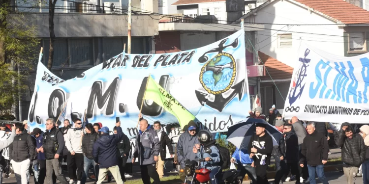 Crisis pesquera en MdP: Gremios portuarios se movilizaron ante la situación imperante