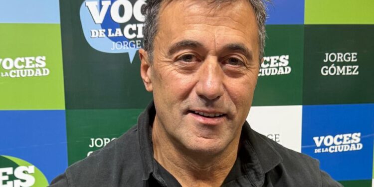 Bardín impulsa un proyecto para construir un baño accesible en la playa de Quequén