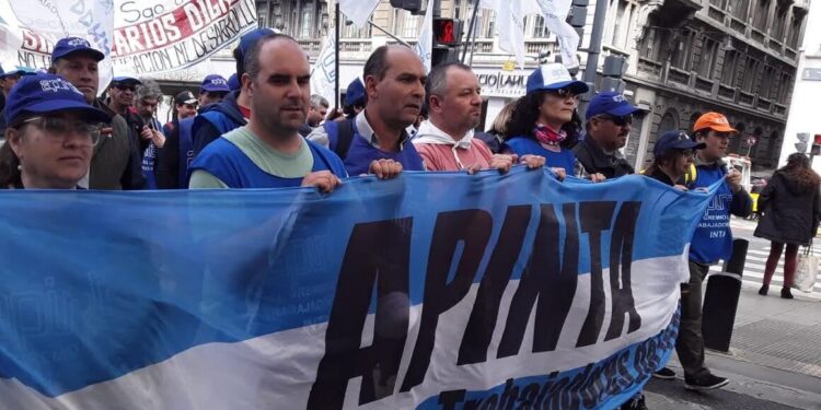 Leandro Cambareri: “Están en riesgo las 40 mil hectáreas que posee el INTA, el personal y los edificios”