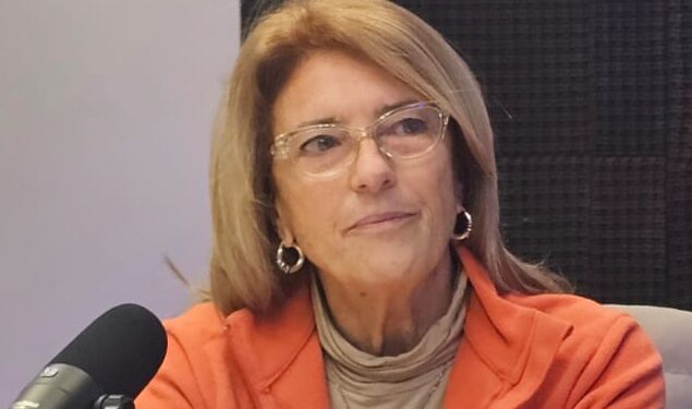 Cristina Azcueta: “El Centro Cultural ofrece un espacio de encuentro” para celebrar la Independencia con flan y solidaridad.