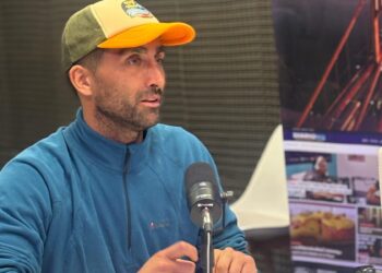 El invierno no detiene las olas: Cómo una escuela de Necochea mantiene viva la pasión por el surf