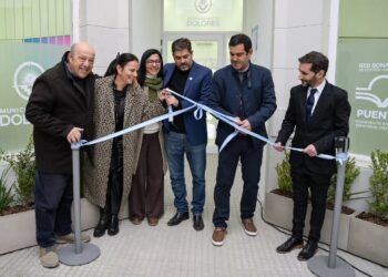 Andrea Cáceres junto al Ministro Bianco en la inauguración de un Centro Universitario