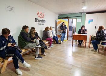 La Oficina Móvil llegó a barrio puerto con nuevos servicios y una marcada presencia de la gestión