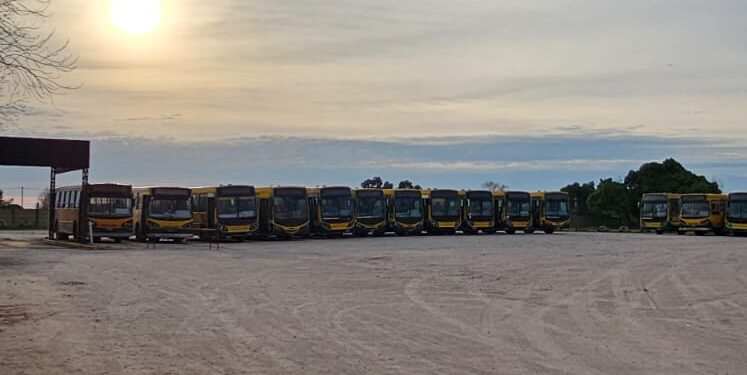 Sigue sin solución el conflicto y continúa el paro de los micros. Por Jorge Gómez