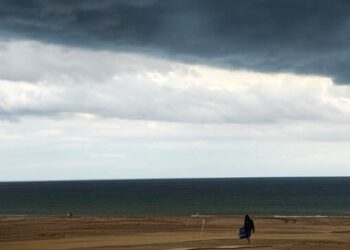 Necochea bajo alerta naranja: tormentas fuertes y temperaturas otoñales este sábado