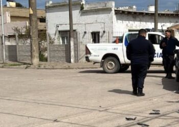 Colisión entre dos vehículos en Necochea: una mujer fue trasladada al hospital