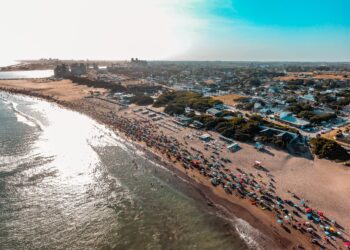 Vecinos de Quequén denuncian que una obra de cordón cuneta figura como terminada pero nunca se hizo