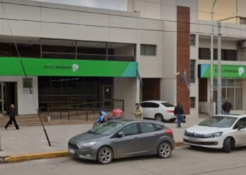 Los bancos de Necochea adelantan su horario por el verano