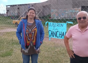 Vecinos de la Plaza 3 de Agosto reclaman claridad por el alambrado en un terreno histórico