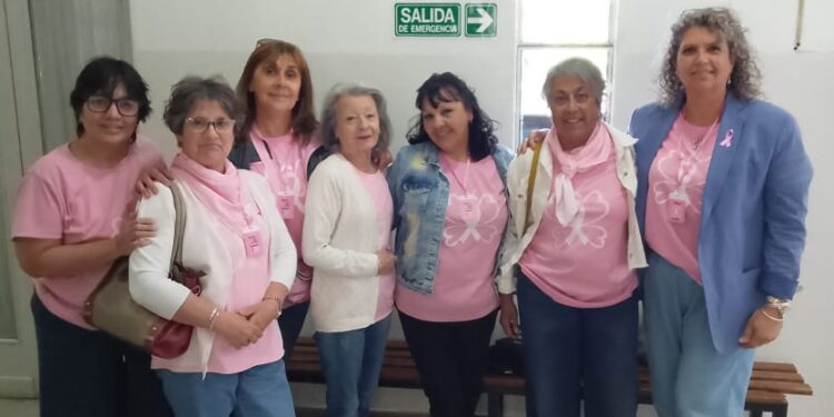 Alquimia Rosa volvió a decir presente: entregaron insumos al Hospital Irurzun tras una multitudinaria clase de Zumba solidaria