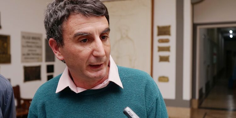 La Libertad Avanza Necochea expresa su preocupación por la interferencia en la división de poderes municipales.