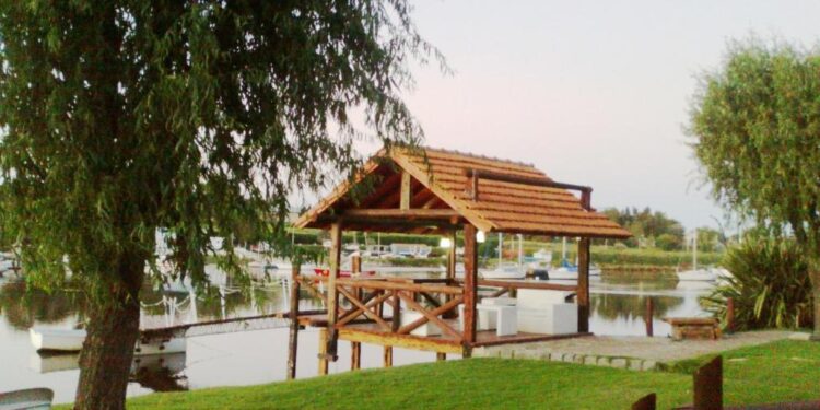 Cabañas Río Quequén: 40 años de historia, familia y un paraíso natural en la ciudad