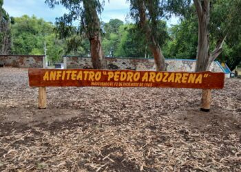Instalaron un cartel sustentable para identificar al Anfiteatro del Parque Miguel Lillo