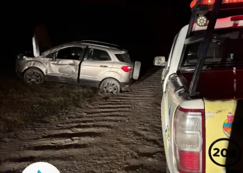 Vuelco vehicular en avenida 10 y calle 171: intervino Defensa Civil