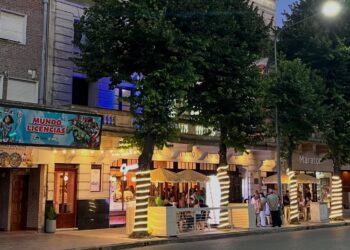 Cyrano inauguró una nueva sede en el Teatro París y sumó un nuevo impulso a la vida cultural de la ciudad