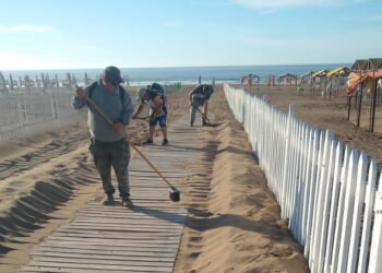 El municipio intensifica las tareas de mantenimiento y puesta en valor en la zona costera