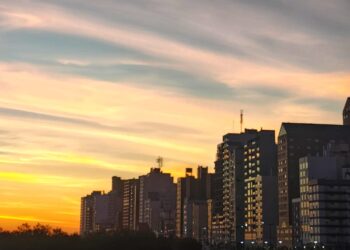 Rige una alerta amarilla por vientos y tormentas