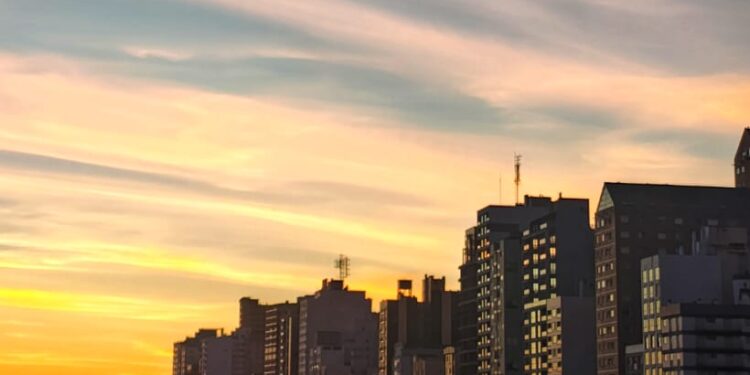 Rige una alerta amarilla por vientos y tormentas