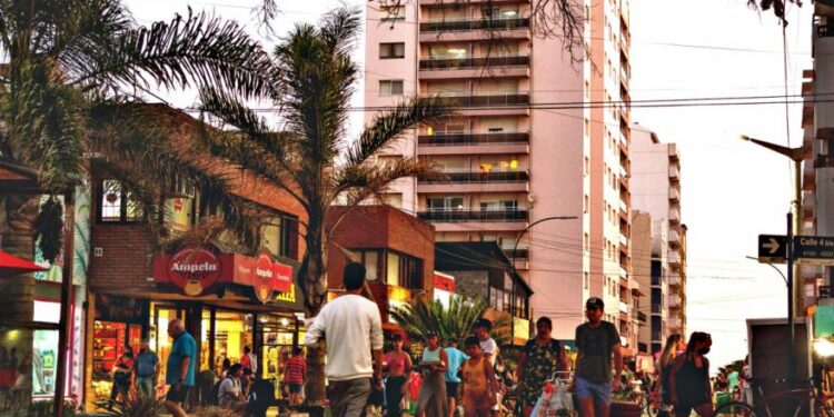 Buen inicio de temporada: crecen las ventas de artículos de playa y regalos en la Villa Balnearia