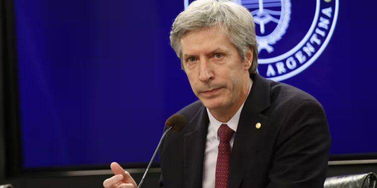 El FMI respaldó el nuevo esquema cambiario del Banco Central y destacó el fortalecimiento del marco monetario