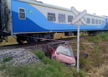 Murió el joven que viajaba en el auto arrollado por un tren en la Ruta 2