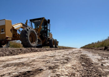 Continúan los trabajos de mantenimiento y reconstrucción de caminos rurales en el distrito