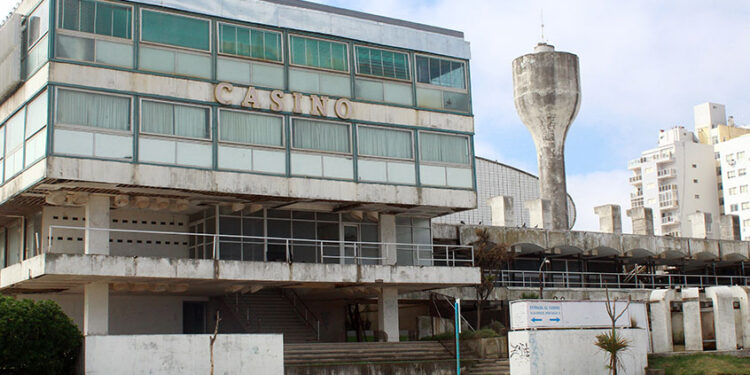 El Casino sigue funcionando, pero advierten por la falta de mantenimiento y fondos