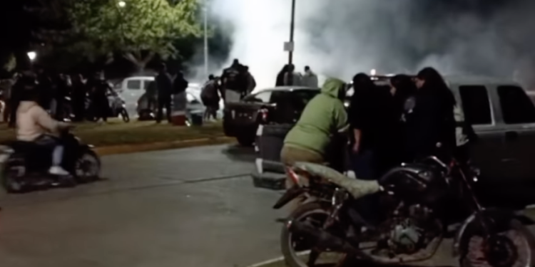 Violento inicio de año en Necochea y Quequén: disturbios, heridos y fuertes críticas a los controles