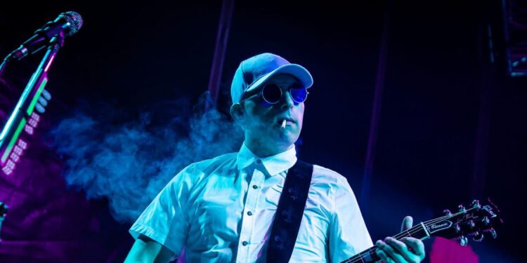 Gaspar Benegas llega a Necochea con su gira acústica y una historia atravesada por el rock argentino