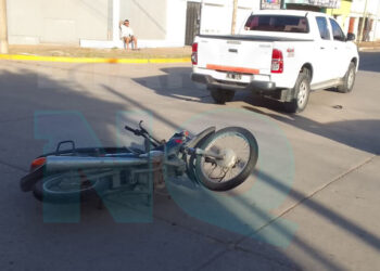 Choque entre camioneta y motocicleta en 70 y 71.