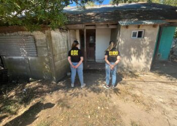 Allanamientos por amenazas con arma de fuego en Lobería: secuestran celulares y notifican a dos sospechosos