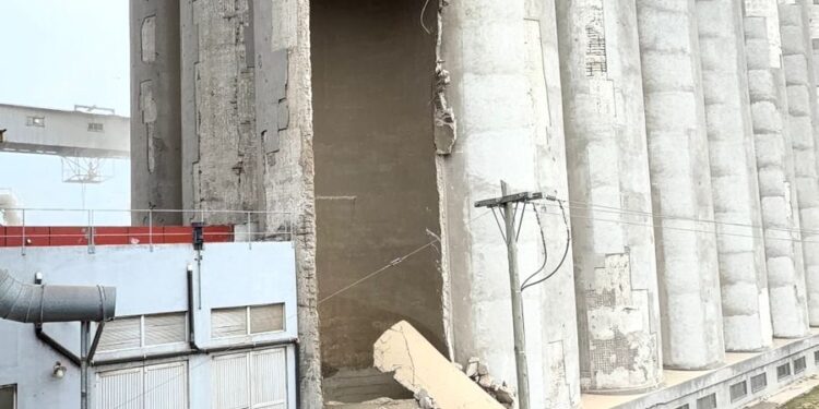 Terminal Quequén: cedió parcialmente la estructura de un silo de casi 100 años. Sólo hubo daños materiales