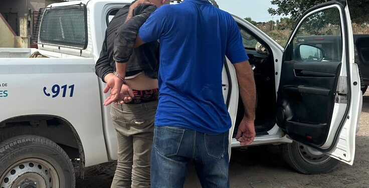 Detienen a un joven en Quequén por extorsión, resistencia y reiterados hechos de violencia de género