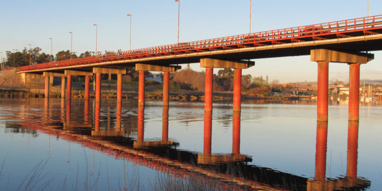 Modernizan el tendido de gas en el puente: el nuevo tramo irá por debajo del río