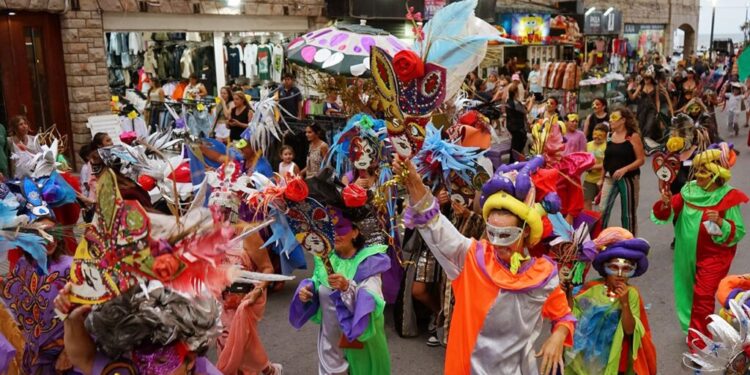 Juan Gamba destacó el éxito del Festival Infantil y ya trabaja en el Festival de Máscaras