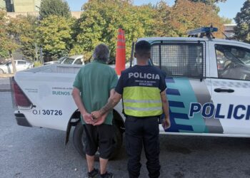 Exhibía sus partes íntimas en la vía pública y fue detenido en Necochea