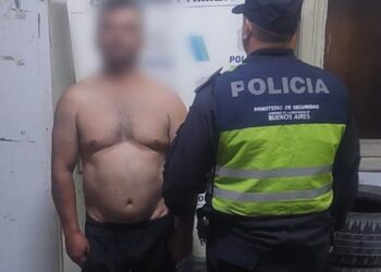 Amenazó a una mujer, se resistió a la Policía y fue detenido por tenencia ilegal de arma