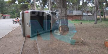 Vuelco en Avenida Pinolandia: una joven hospitalizada y alcoholemia positiva