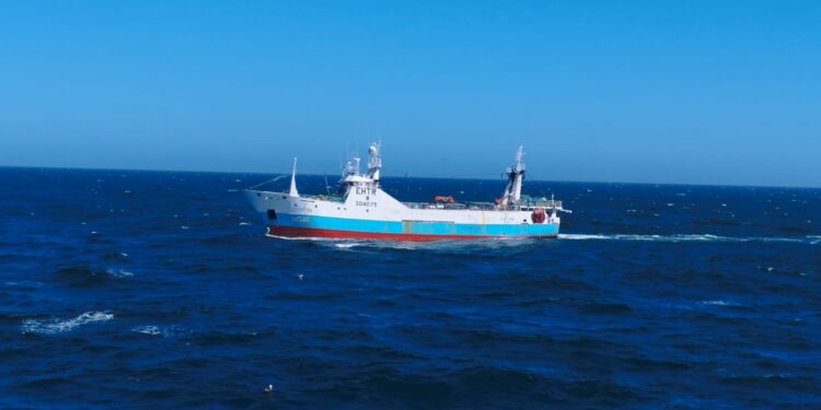 Prefectura detectó un buque pesquero extranjero en la Zona Económica Exclusiva Argentina