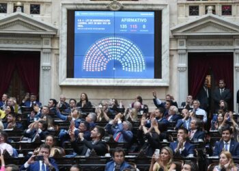 Con respaldo de bloques aliados, Diputados aprobó la reforma laboral y ahora vuelve al Senado