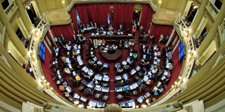 El Senado dio media sanción a la reforma laboral y el proyecto pasa a Diputados