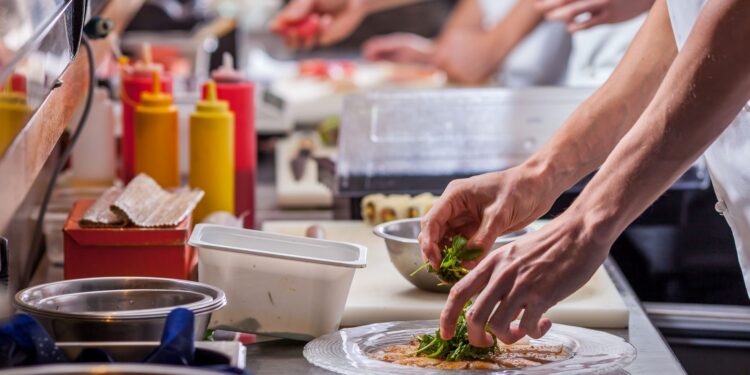Abren inscripciones para el curso de manipulación de alimentos y refuerzan controles sanitarios