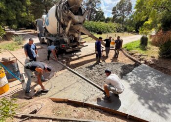 Avanzan trabajos de recomposición de losas de hormigón en el Barrio Arce