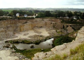 Un hombre con retraso madurativo que era intensamente buscado cayó en una cantera de Batán y murió
